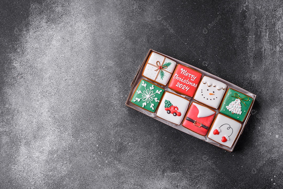 Lindos biscoitos de gengibre de Natal coloridos