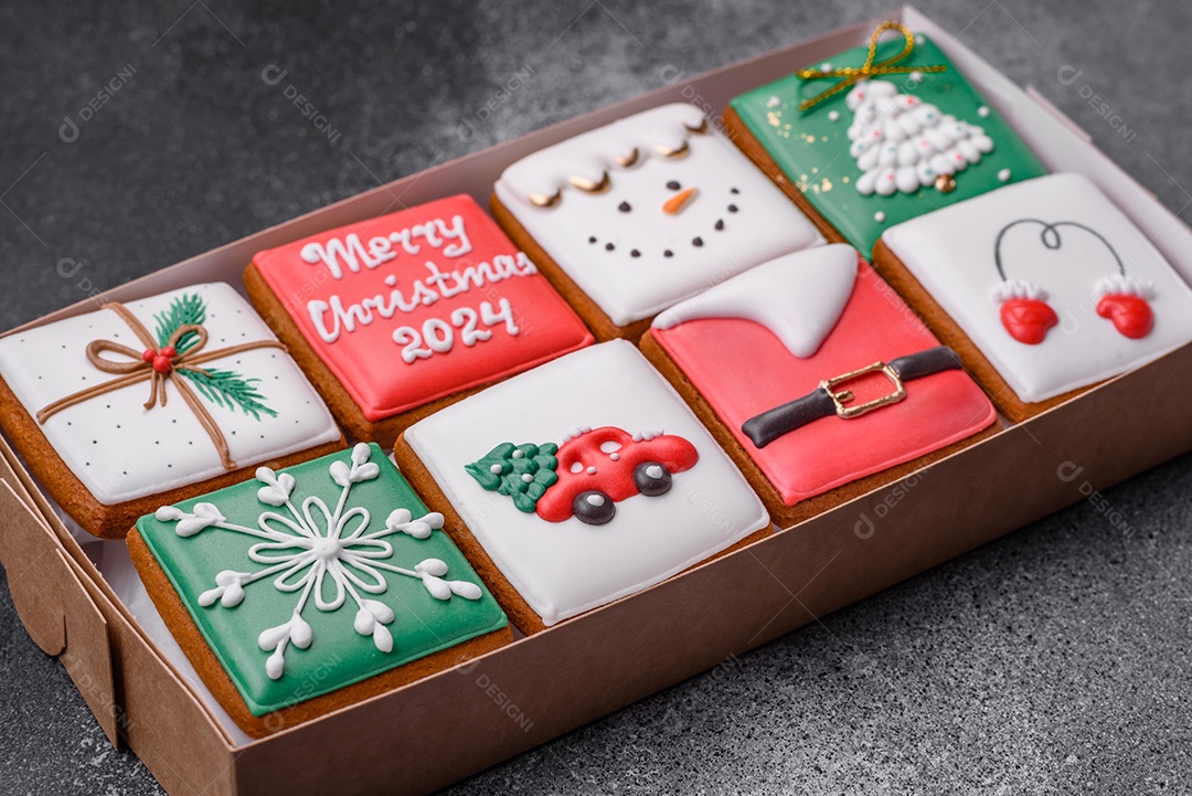 Lindos biscoitos de gengibre de Natal coloridos