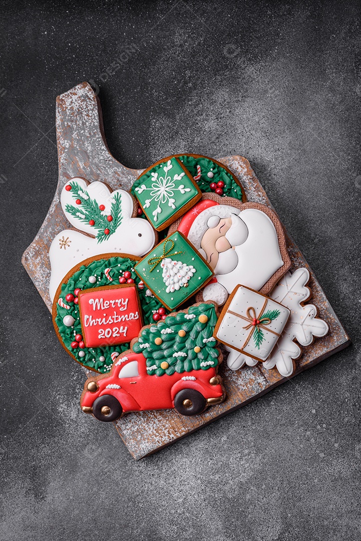 Lindos biscoitos de gengibre de Natal coloridos