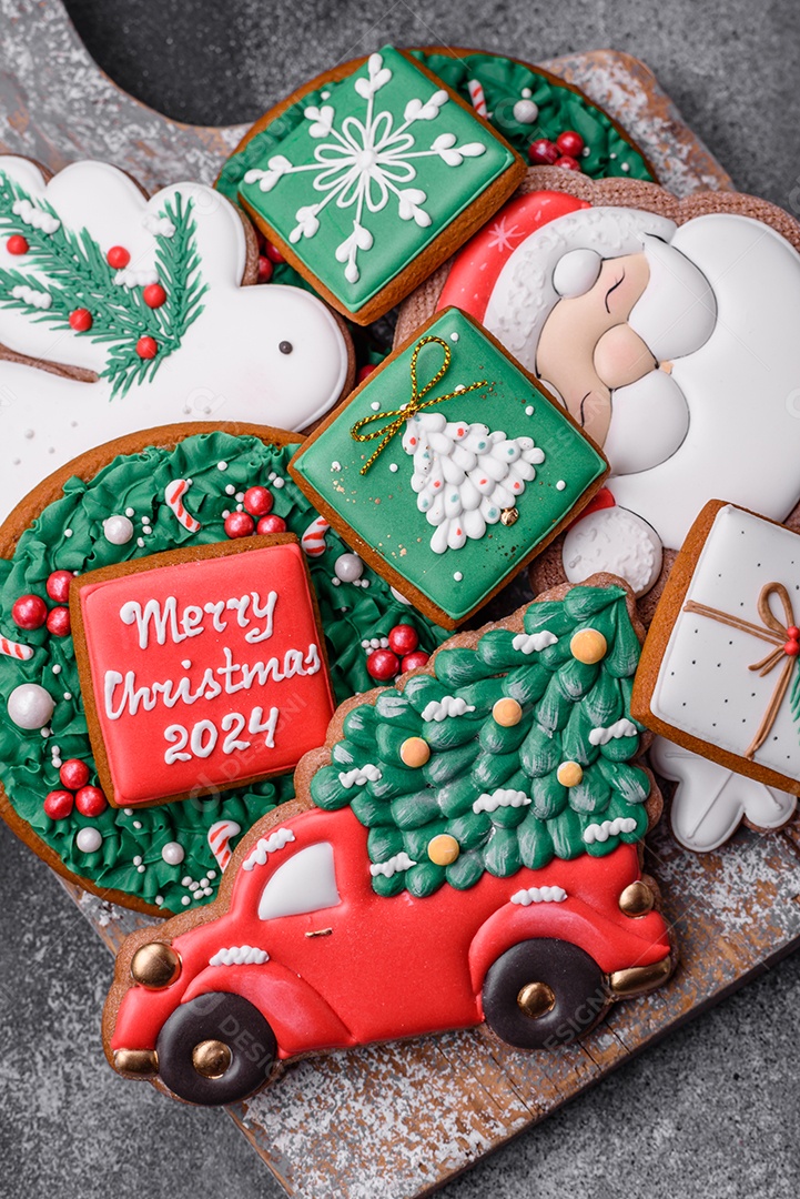 Lindos biscoitos de gengibre de Natal coloridos