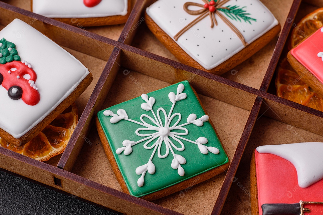 Lindos biscoitos de gengibre decorados para o natal