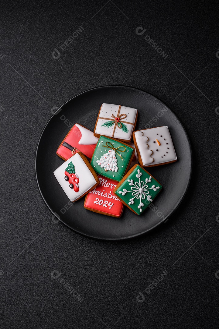 Lindos biscoitos de gengibre decorados para o natal