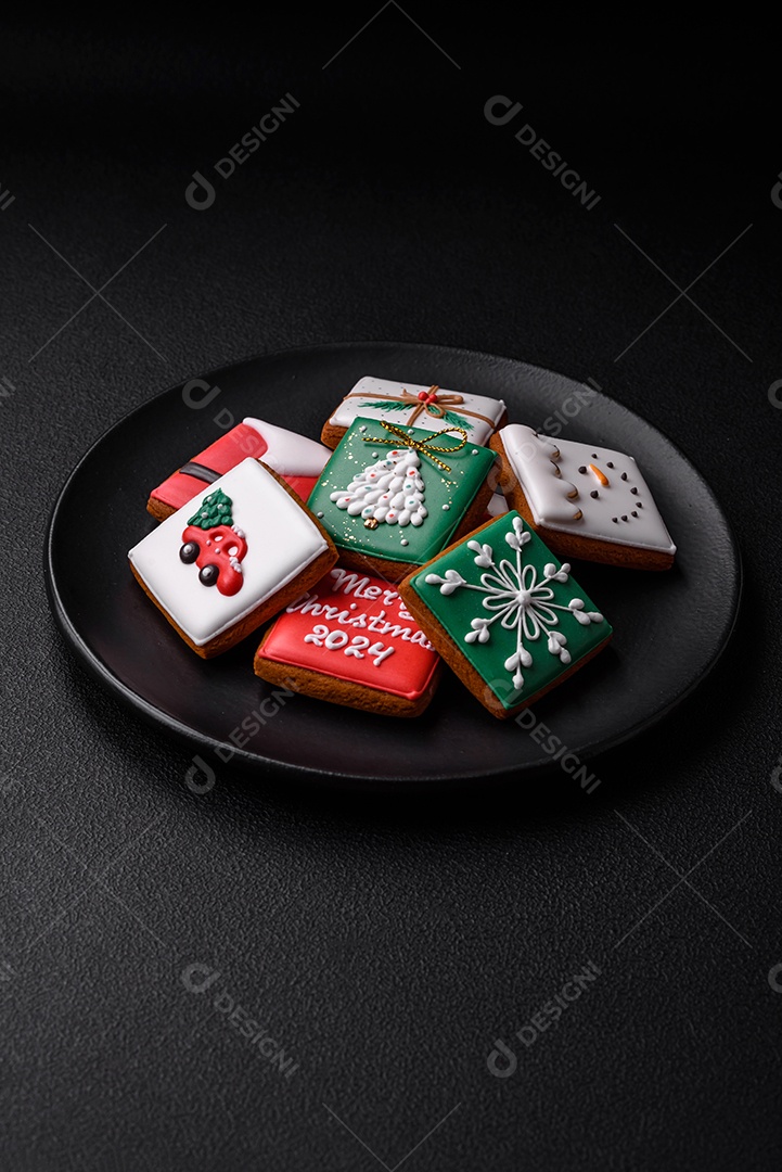 Lindos biscoitos de gengibre decorados para o natal