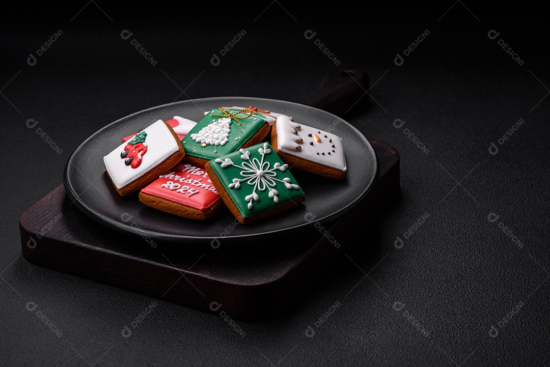 Lindos biscoitos de gengibre decorados para o natal