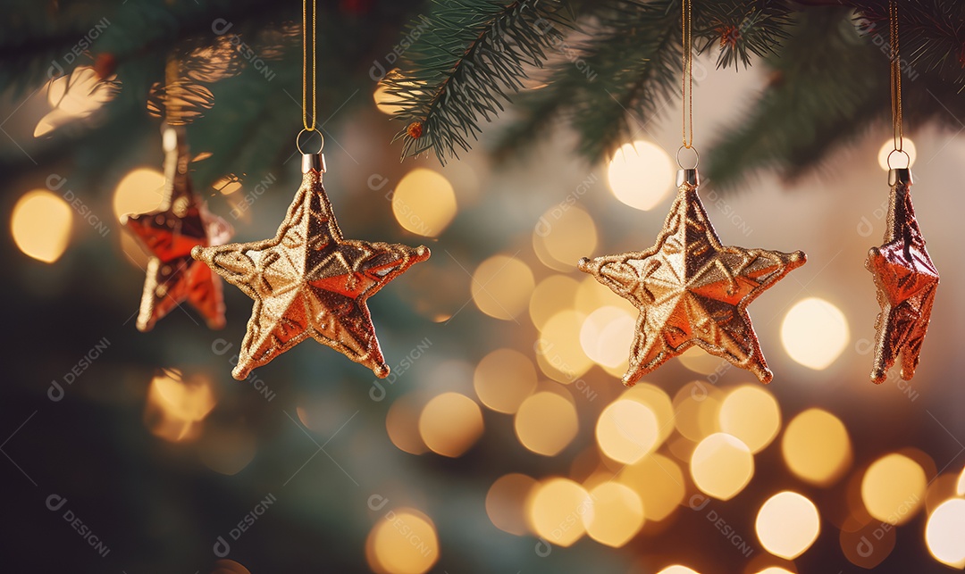 Decoração de Natal com árvore decorada, bolas, brinquedos, luzes