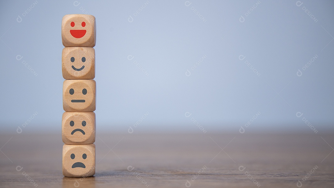 Blocos de madeira sobre fundo isolado