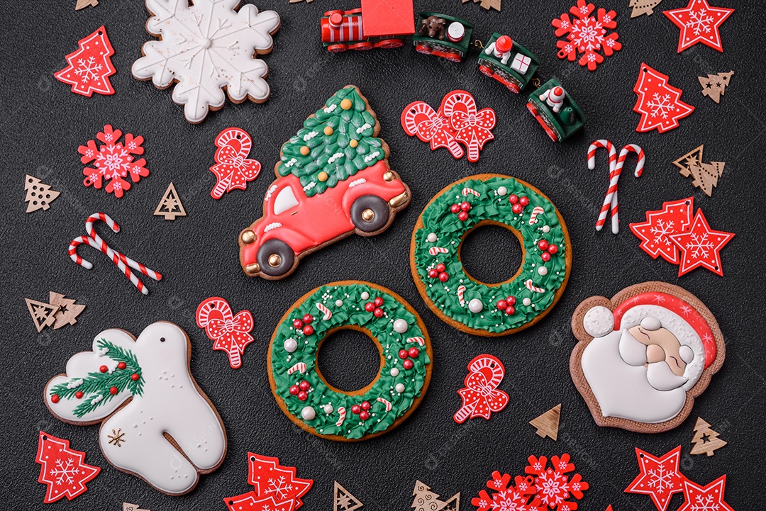 Pão de gengibre de Natal. Deliciosos biscoitos de gengibre com mel, gengibre e canela. Composição de inverno