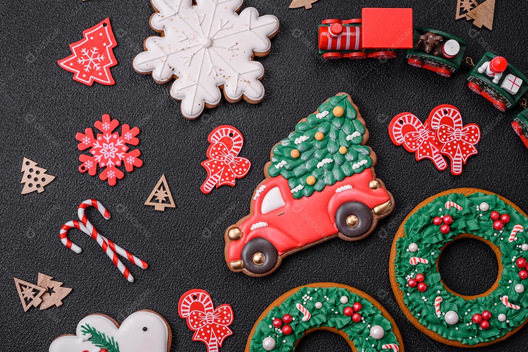 Pão de gengibre de Natal. Deliciosos biscoitos de gengibre com mel, gengibre e canela. Composição de inverno