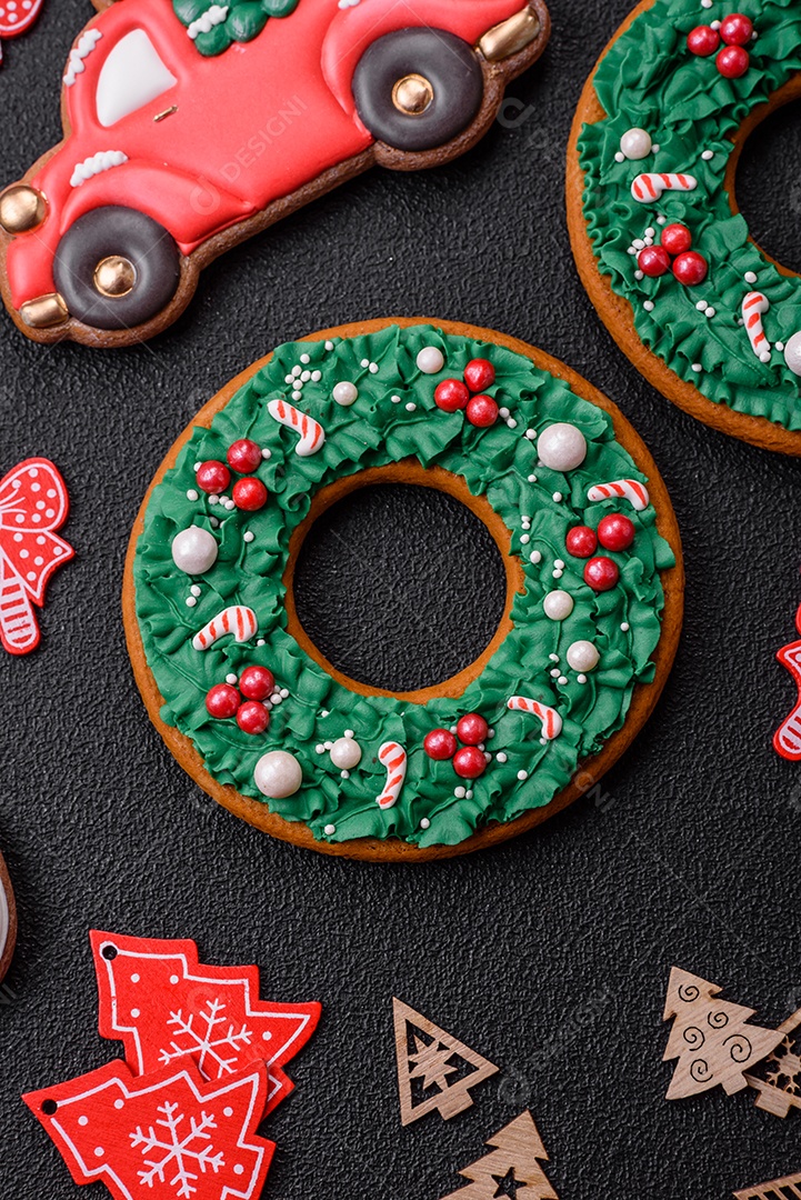 Pão de gengibre de Natal. Deliciosos biscoitos de gengibre com mel, gengibre e canela. Composição de inverno