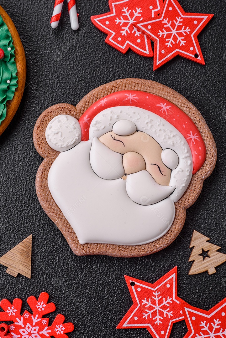 Pão de gengibre de Natal. Deliciosos biscoitos de gengibre com mel, gengibre e canela. Composição de inverno