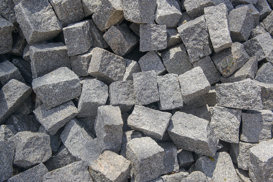 Paralelepípedos formando um fundo. Pedras de pavimentação usadas nas ruas do Brasil