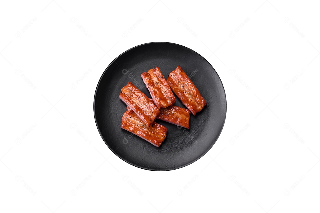 Carne grelhada sobre fundo isolado