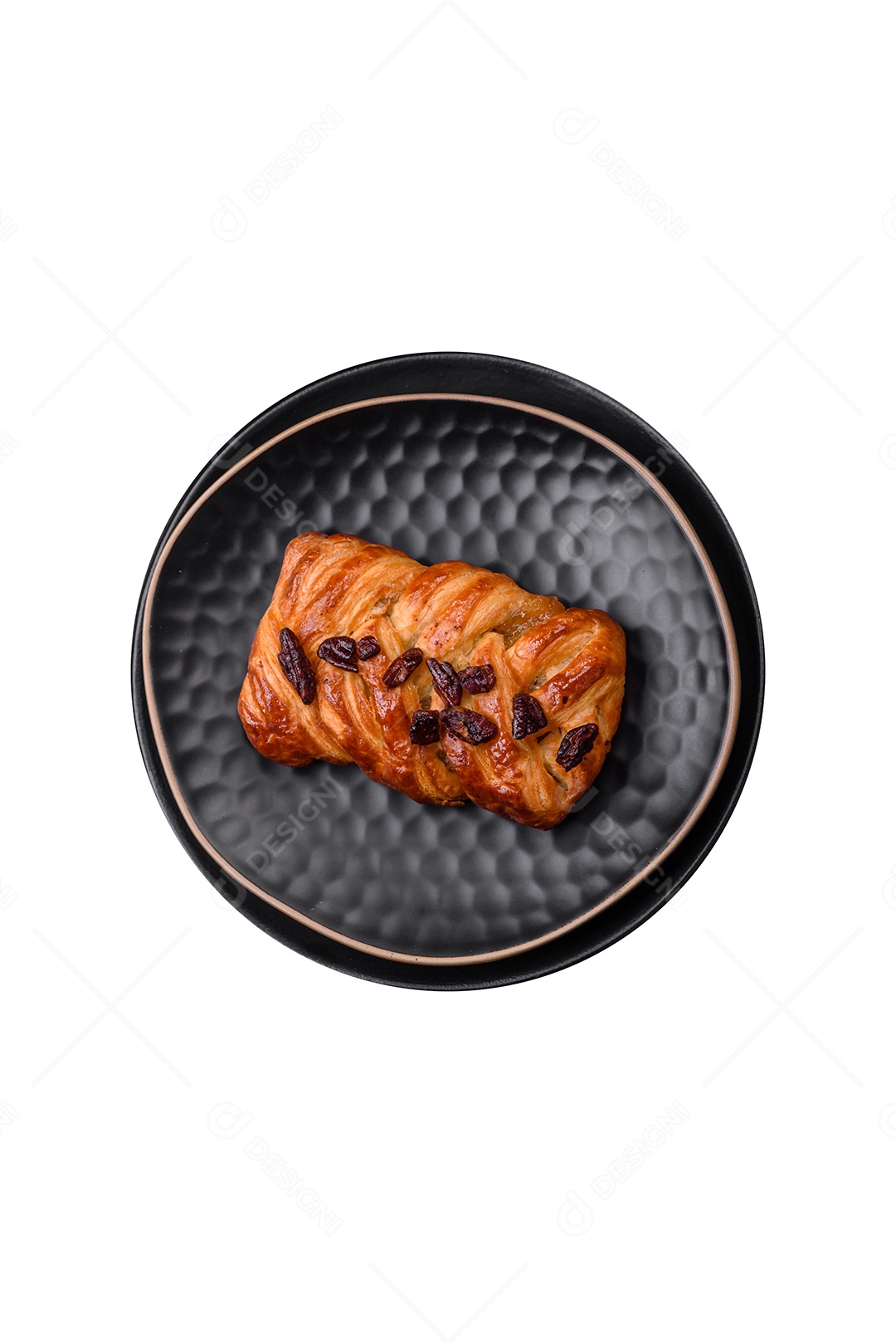 Bolo sobre prato em fundo isolado