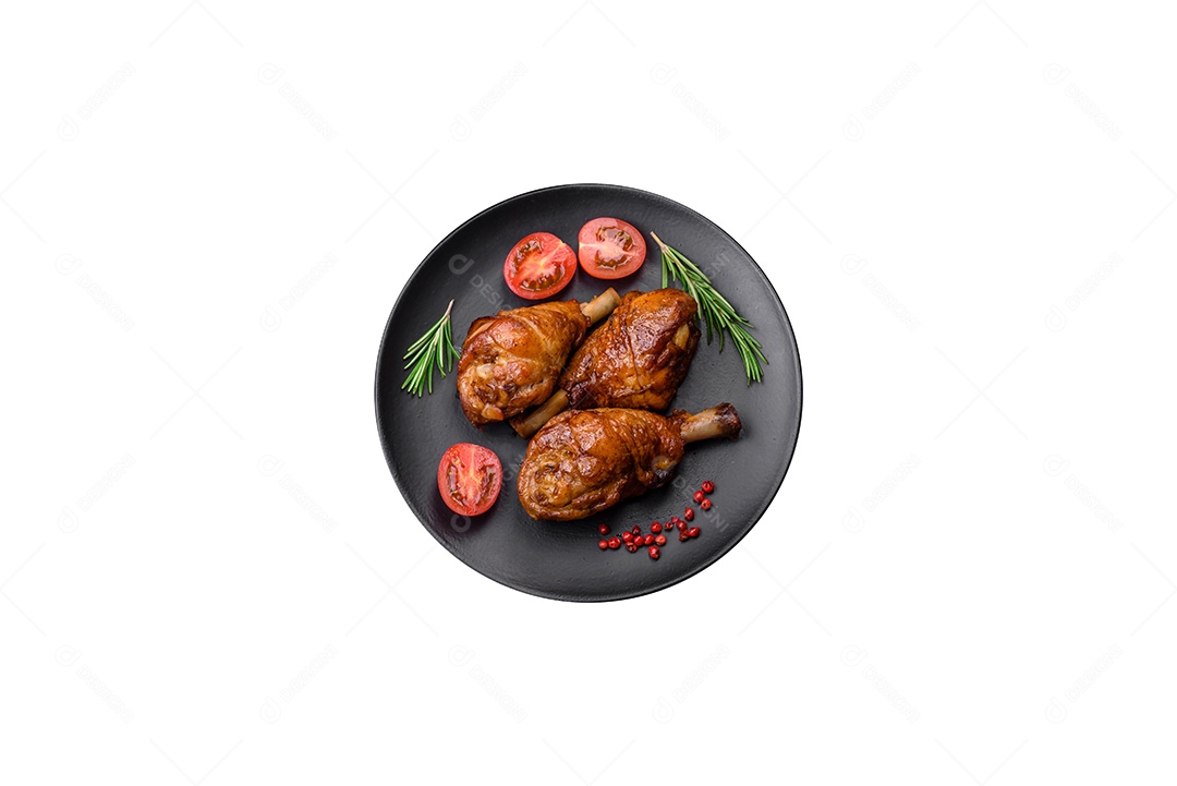 Carne suculenta grelhada sobre prato