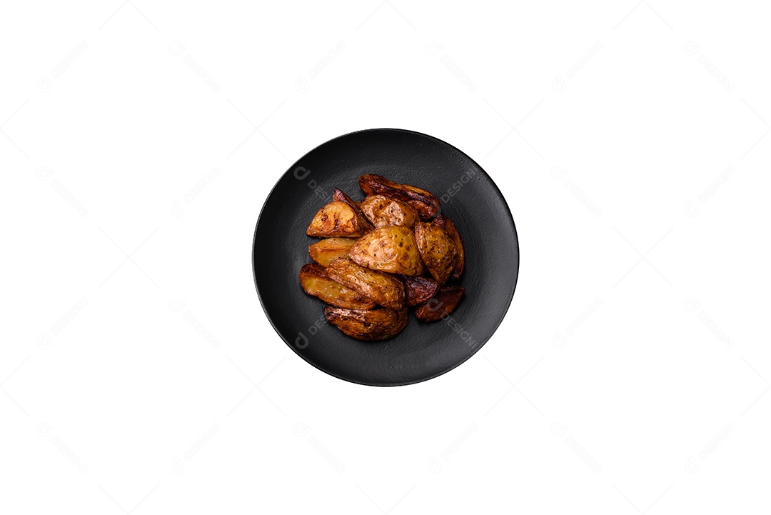 Deliciosa salada de legumes e verduras sobre fundo isolado