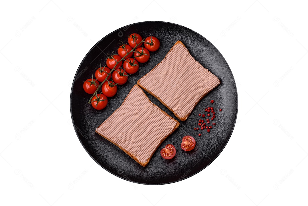 Fatias de pão sobre prato