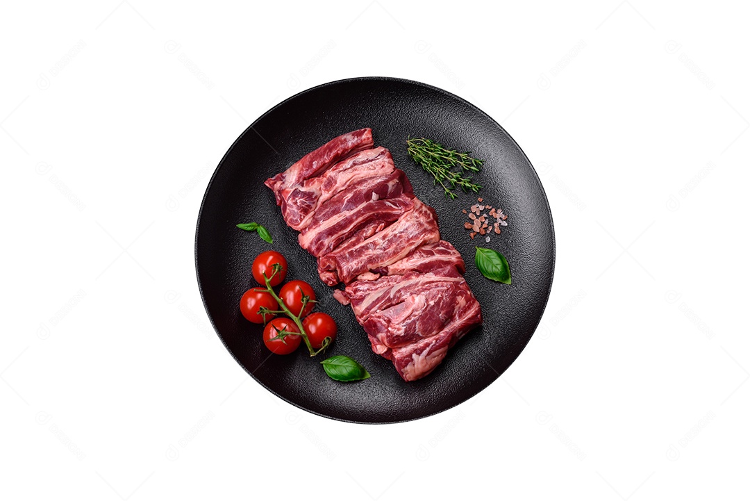 Carne grelhada sobre prato