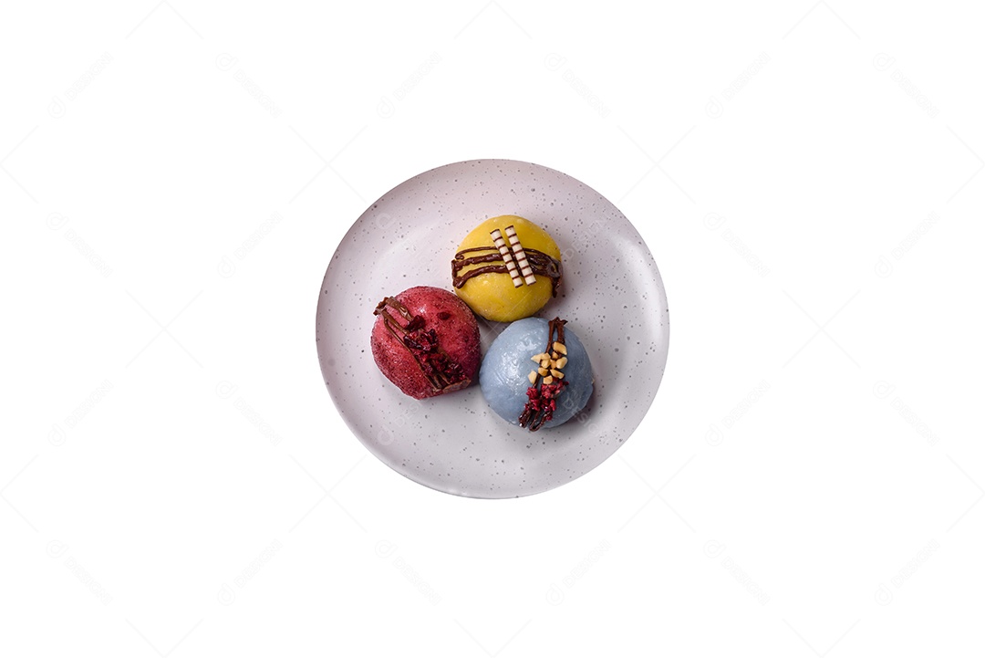 Delicioso biscoitos recheado sobre prato