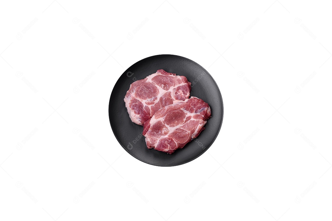 Carne suculenta sobre prato