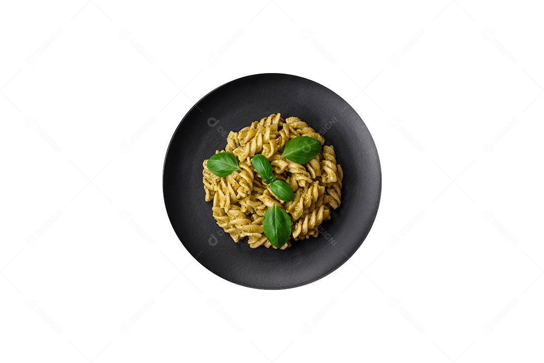 Macarrão espaguete sobre prato