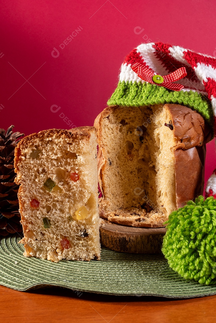 Panetone com gorro do papai noel