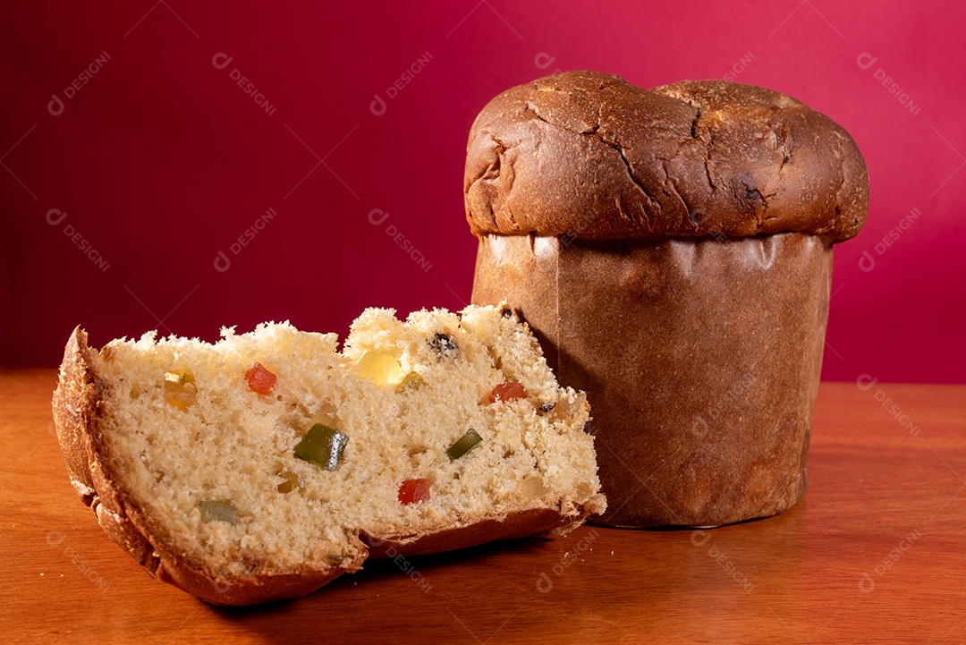 Panetone tradicional de frutas cristalizadas