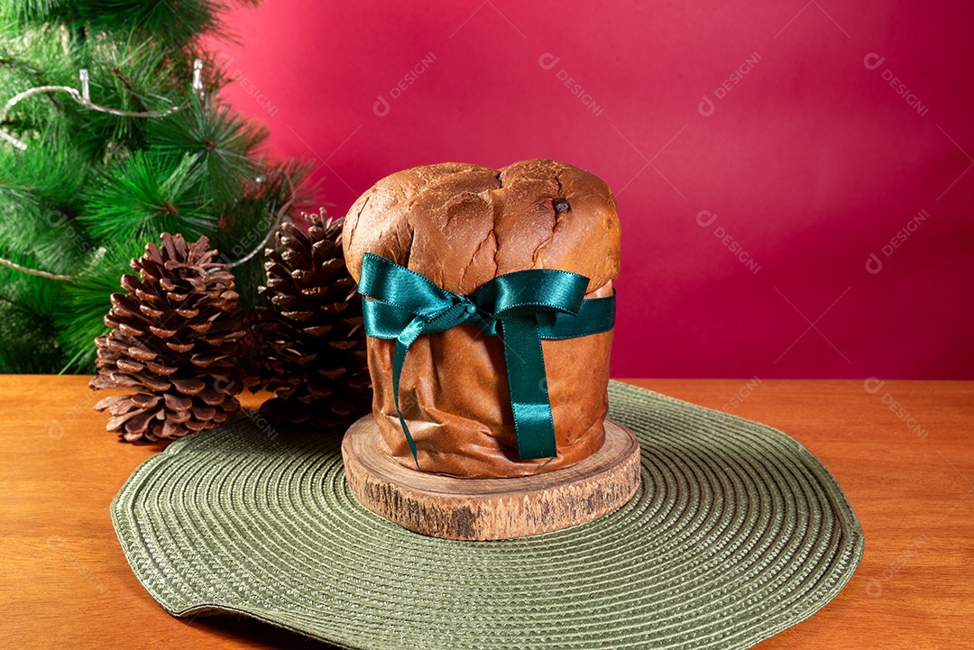 Panetone pinhas para decoração natalina