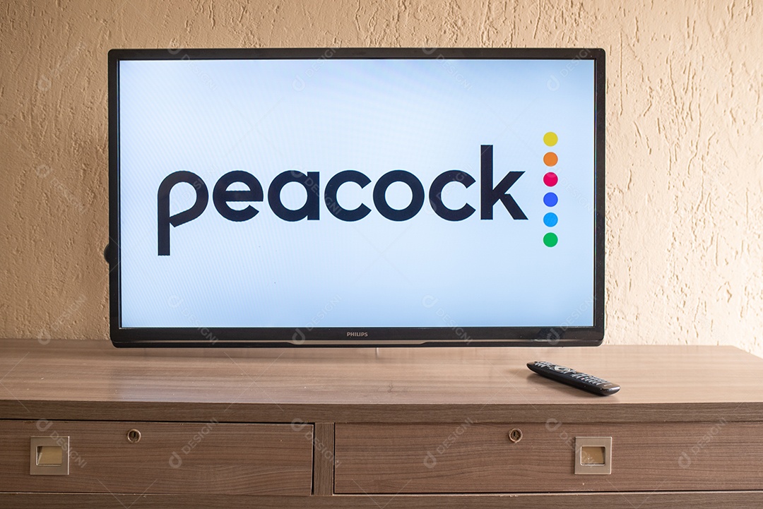 Televisão com logotipo de peacock