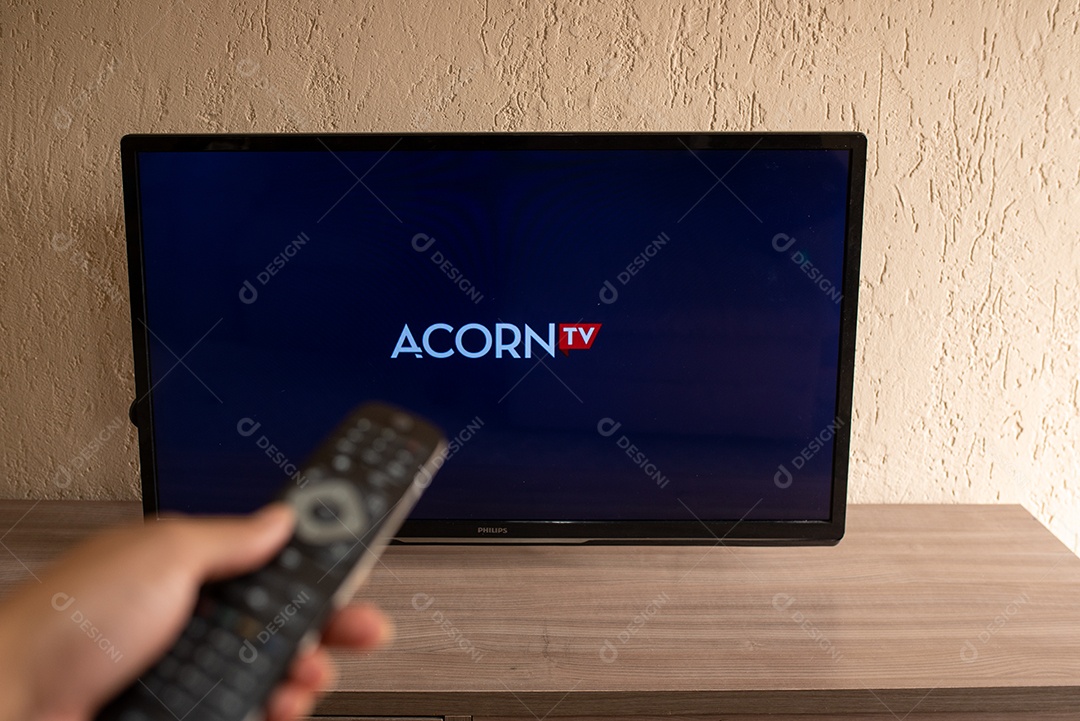 Nesta ilustração fotográfica o logotipo da Acorn TV