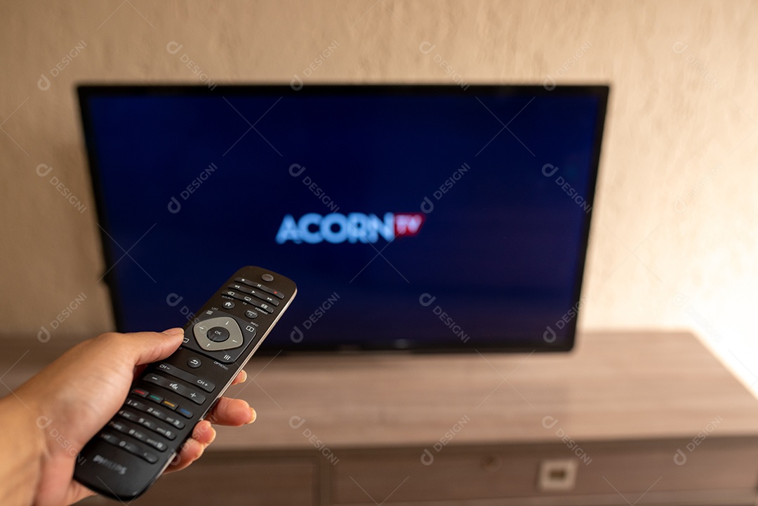 Nesta ilustração fotográfica o logotipo da Acorn TV