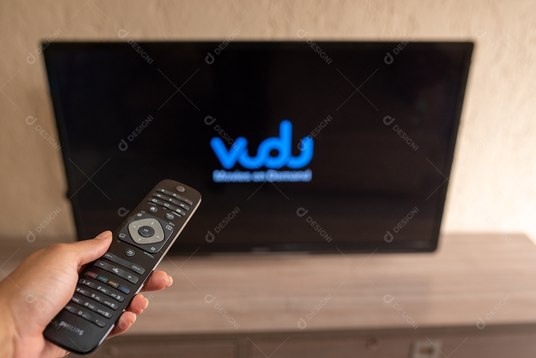 Televisão com logotipo de transmissão ao vivo