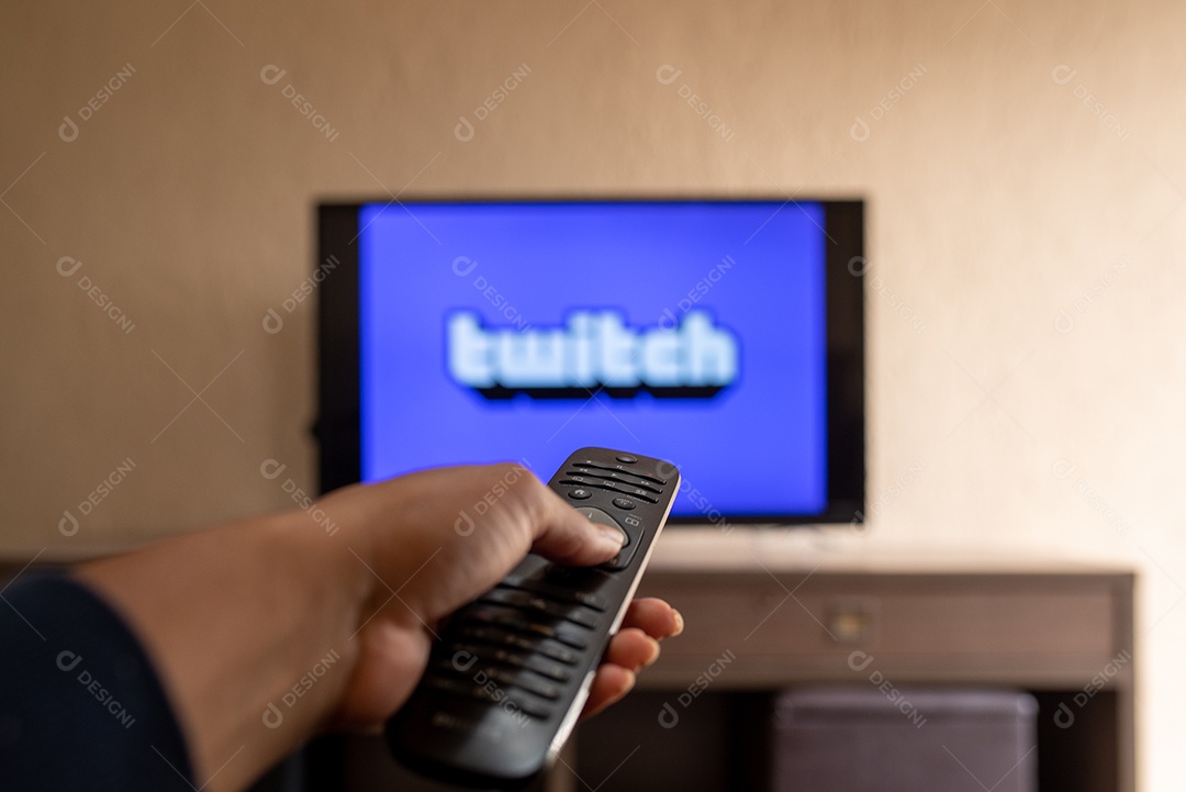 Televisão com logotipo de transmissão ao vivo