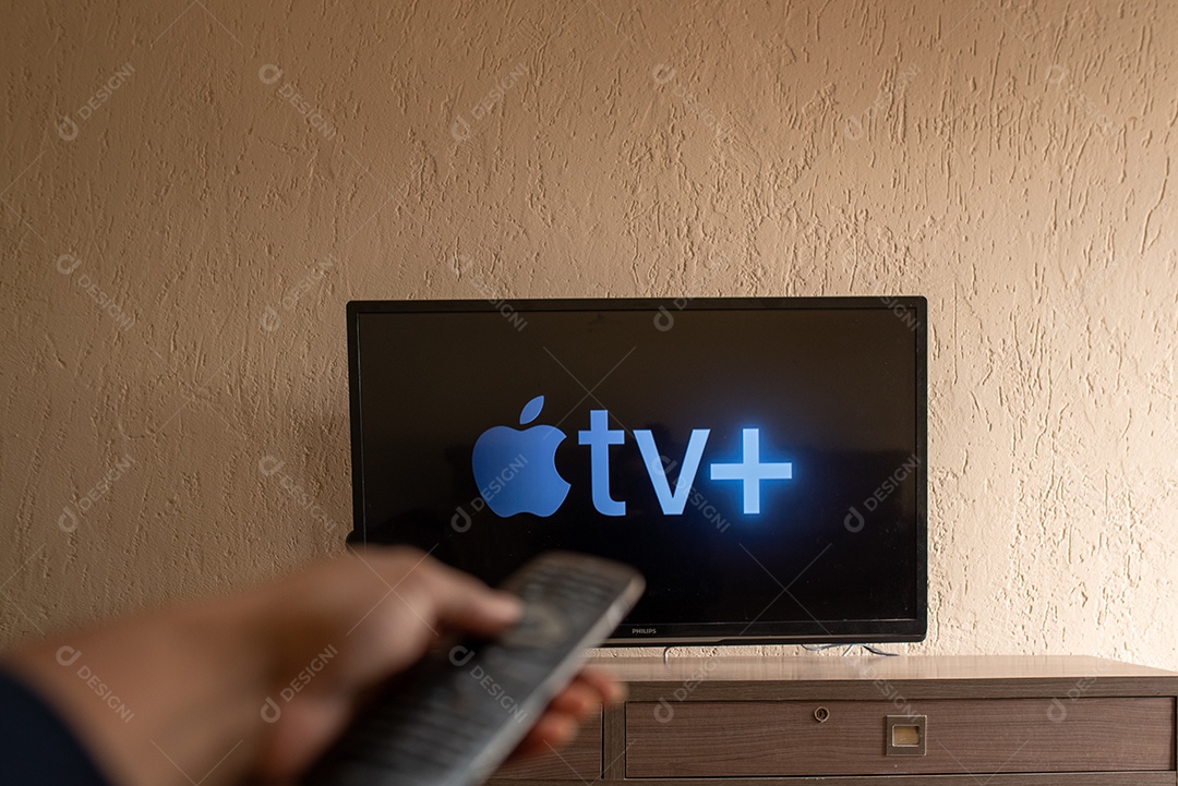 Tela exibindo o logotipo da Apple TV+
