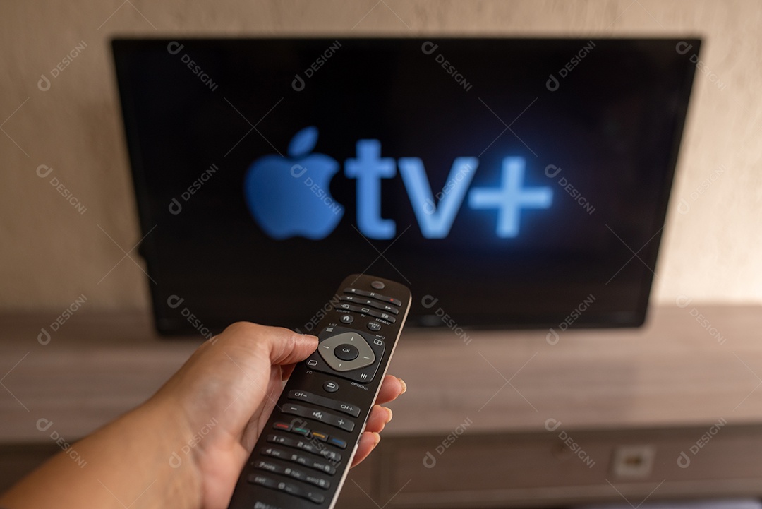 Televisão exibindo logotipo da apple TV+