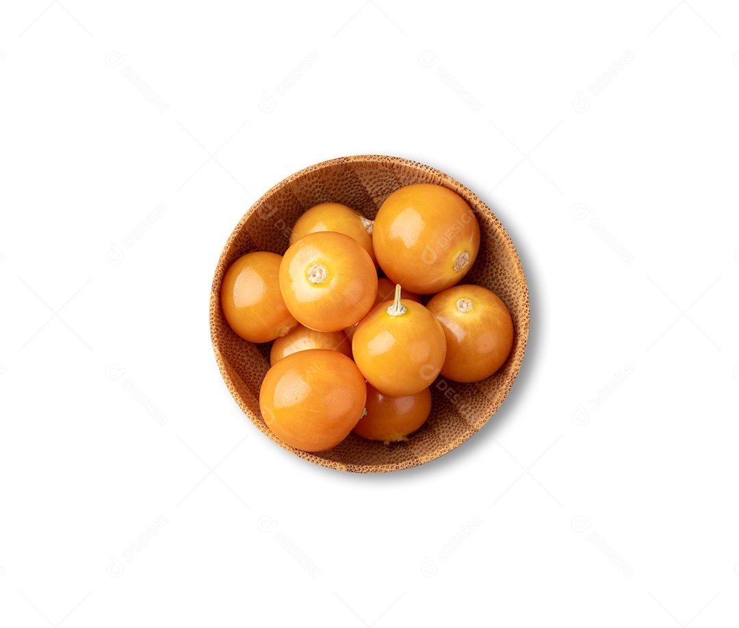 Physalis em uma tigela isolada sobre fundo branco.