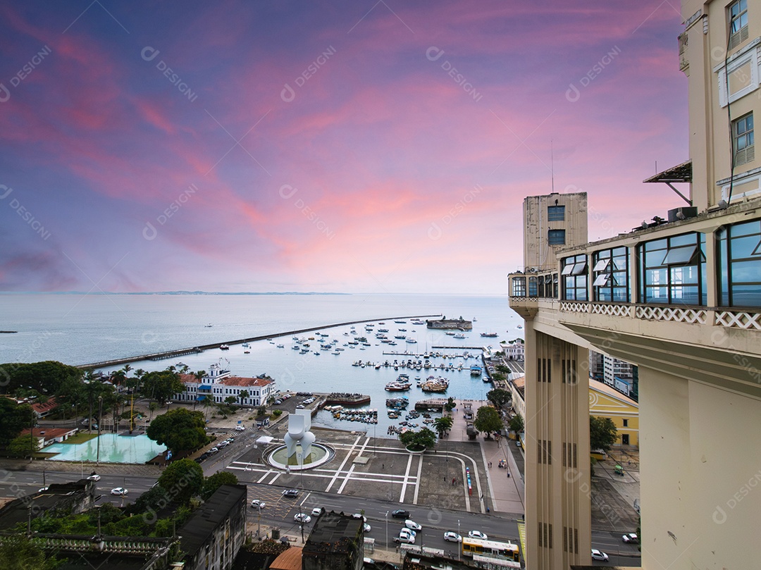 Veja o Elevador Lacerda em Salvador Bahia