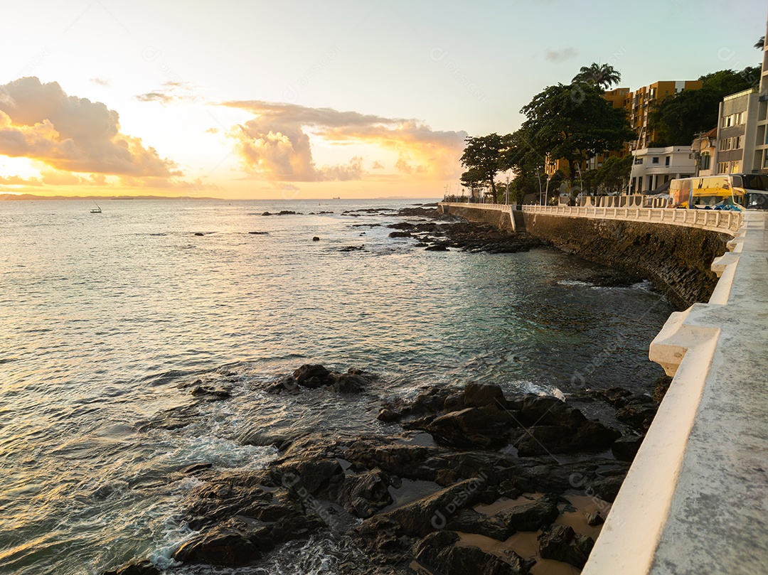 Orla da barra em Salvador com por do sol