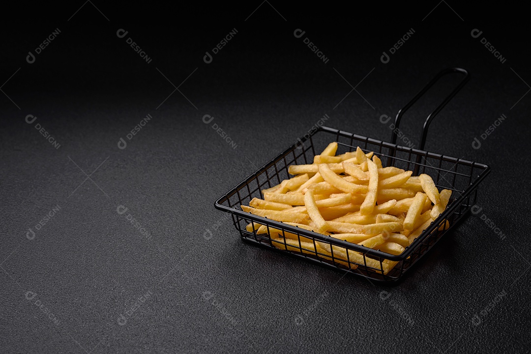 Frescas e deliciosas batatas fritas crocantes