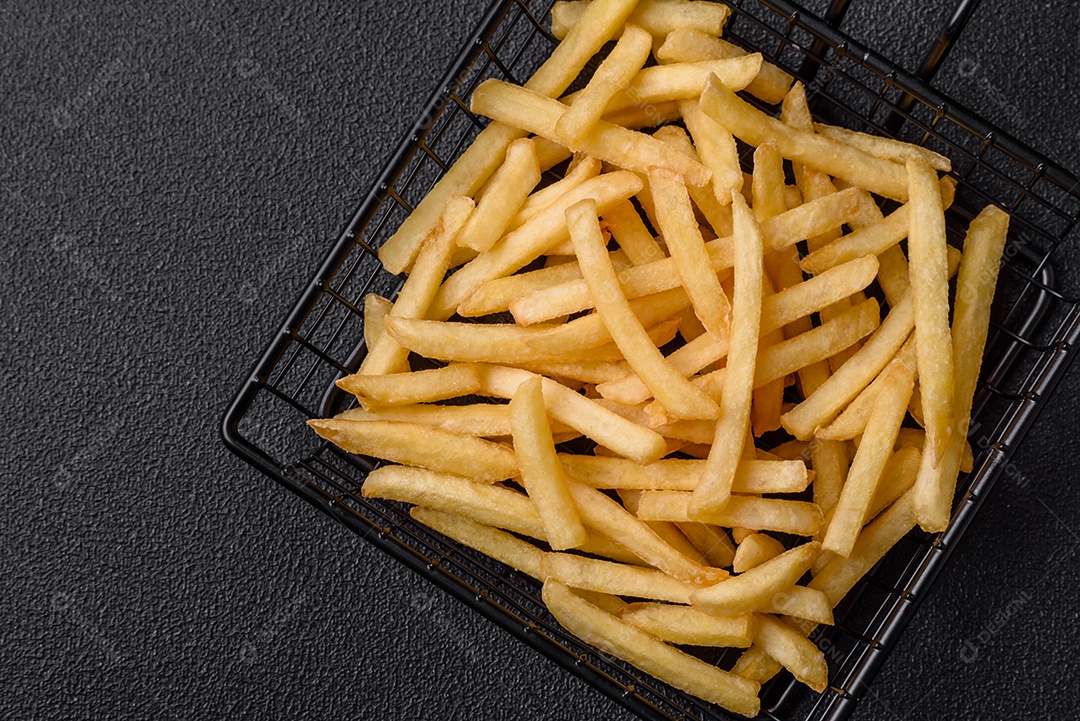 Frescas e deliciosas batatas fritas crocantes