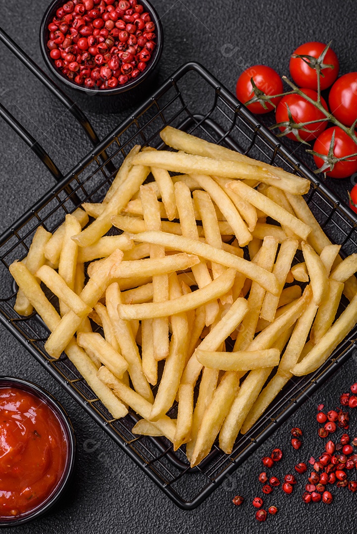 Frescas e deliciosas batatas fritas crocantes