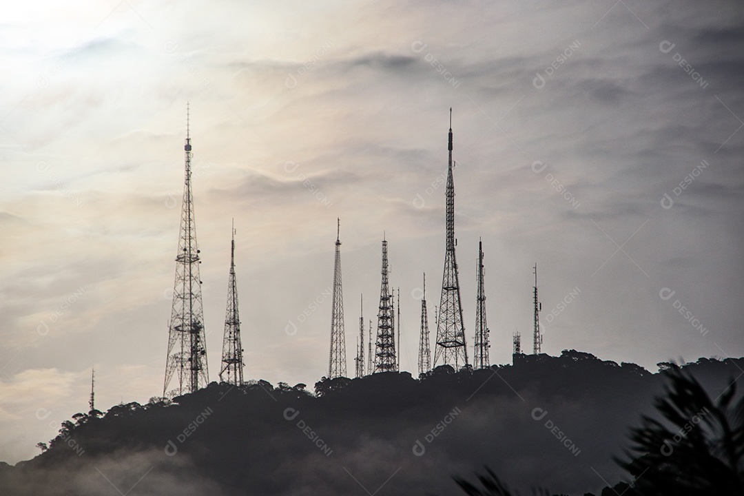 Antenas do Morro do Sumaré vistas da Lagoa Rodrigo de Freitas