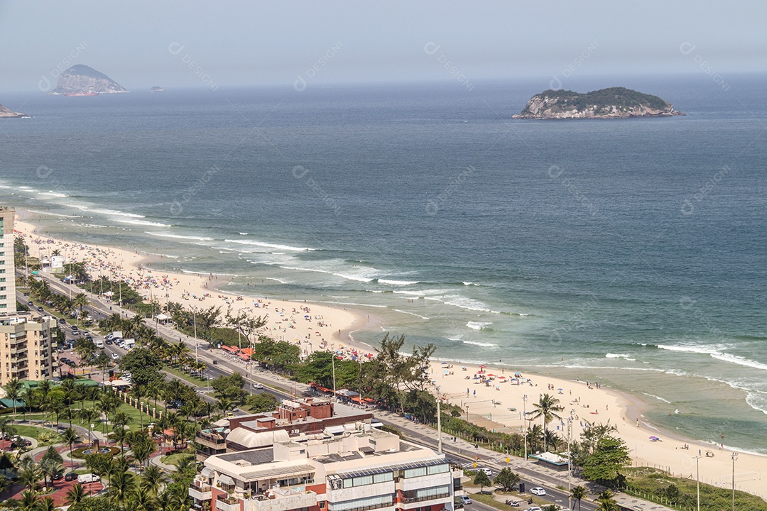 Vista da praia da Barra da Tijuca no Rio de Janeiro