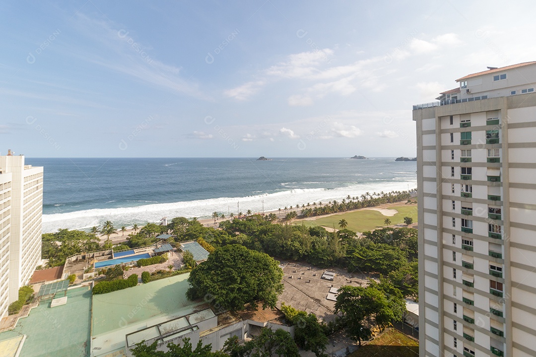 Vista da praia da Barra da Tijuca no Rio de Janeiro