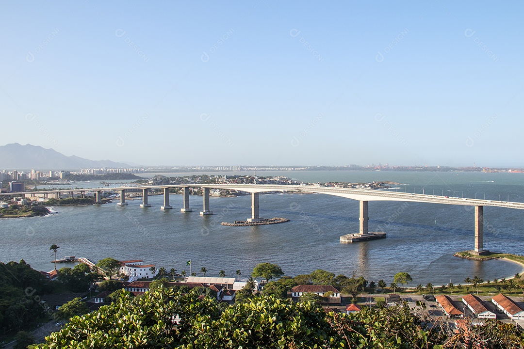 Vista da terceira ponte que liga Vila Velha a Vitória no Espírito Santo