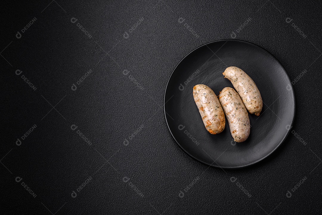 Salsichas proteína vegetal seitan sem carne soja trigo sabor clássico lanche vegetariano ou vegano pronto para comer na mesa lanche saudável