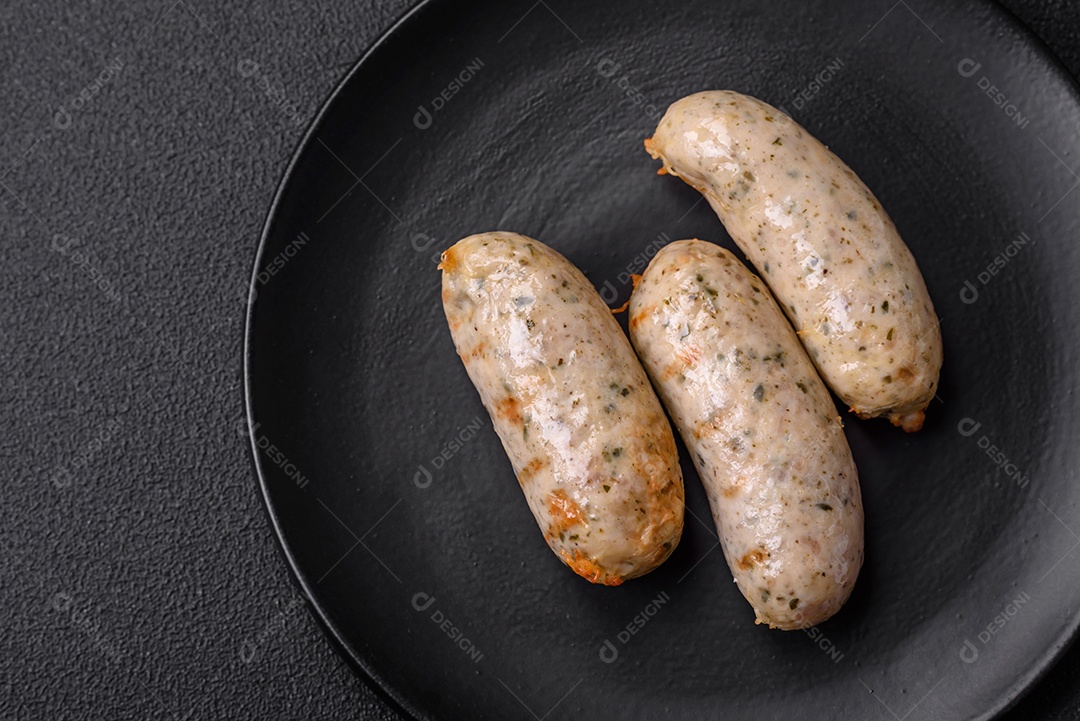 Salsichas proteína vegetal seitan sem carne soja trigo sabor clássico lanche vegetariano ou vegano pronto para comer na mesa lanche saudável