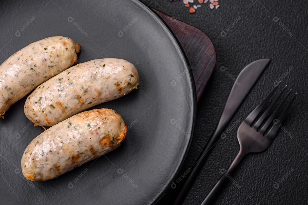 Salsichas proteína vegetal seitan sem carne soja trigo sabor clássico lanche vegetariano ou vegano pronto para comer na mesa lanche saudável