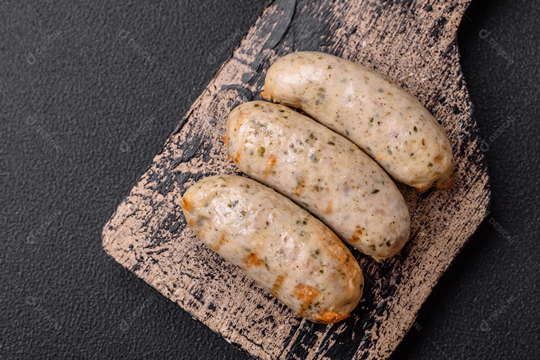 Salsichas proteína vegetal seitan sem carne soja trigo sabor clássico lanche vegetariano ou vegano pronto para comer na mesa lanche saudável