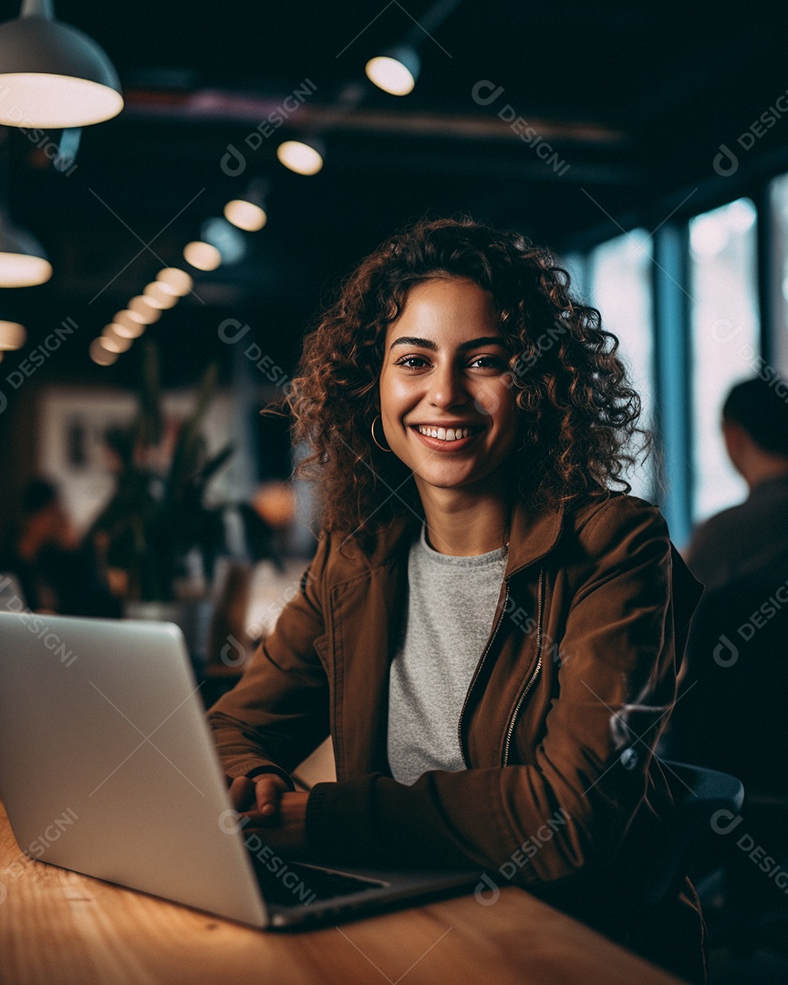 mulher atraente na casa dos 30 anos