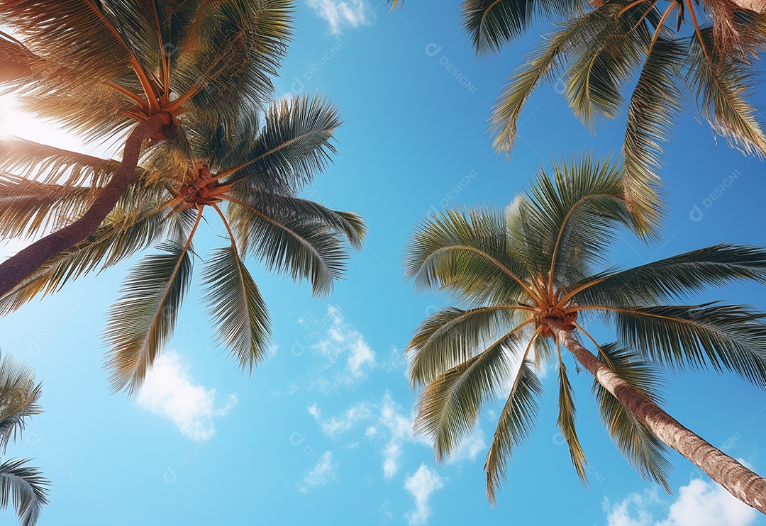 Céu azul e palmeiras vista de baixo, estilo vintage, praia tropical e fundo de verão, imagem realista do conceito de viagem